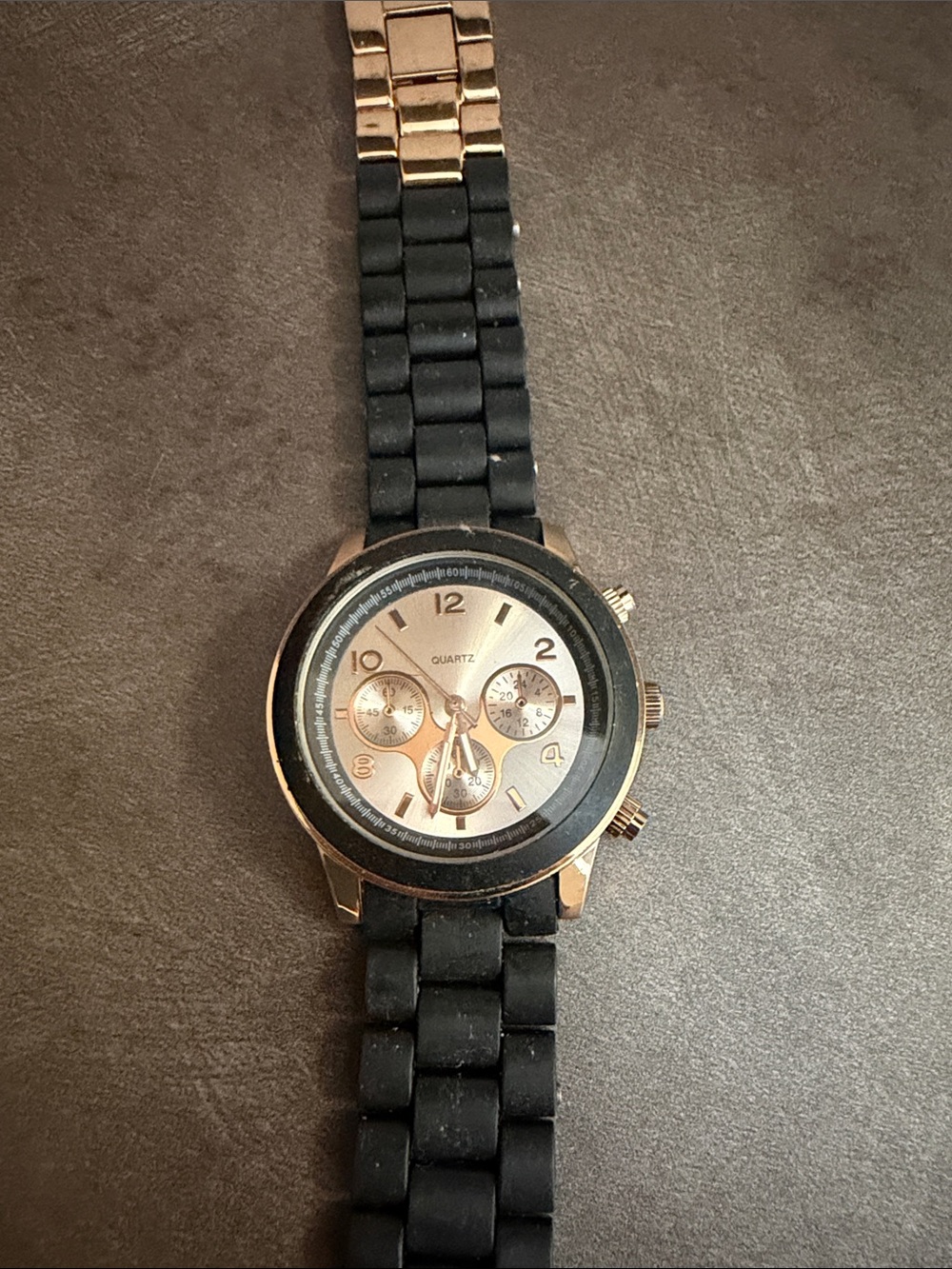 Aeropostale Black and Gold Men's Quartz Chronograph Watch needs battery